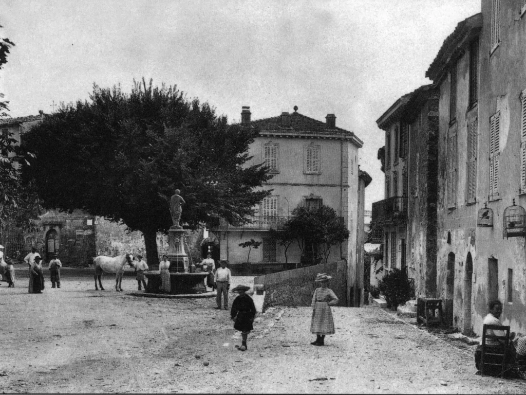 Réalisation promouvoir place commandant lamy 1900